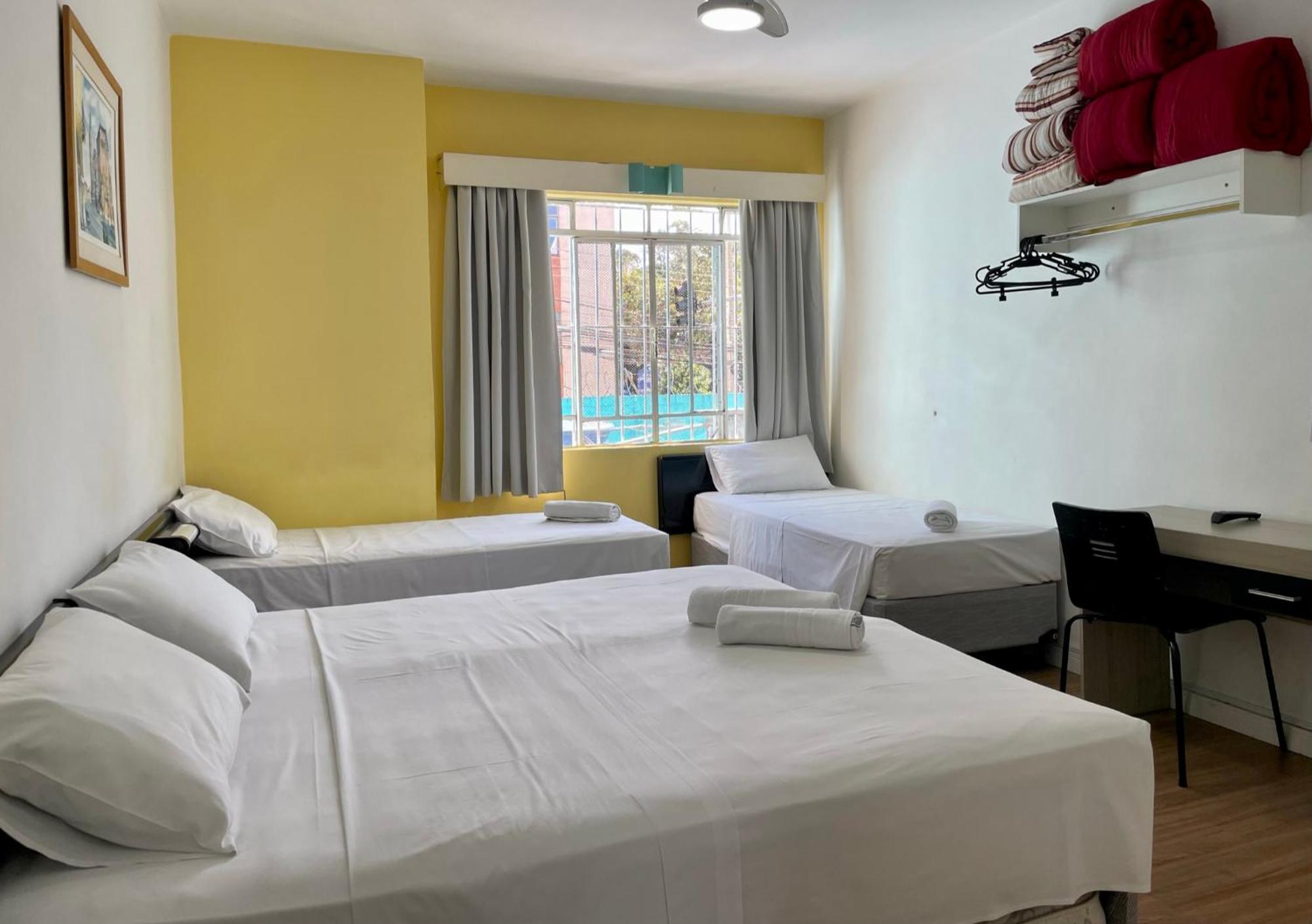 Hotel Blumenau Centro Curitiba Quarto foto