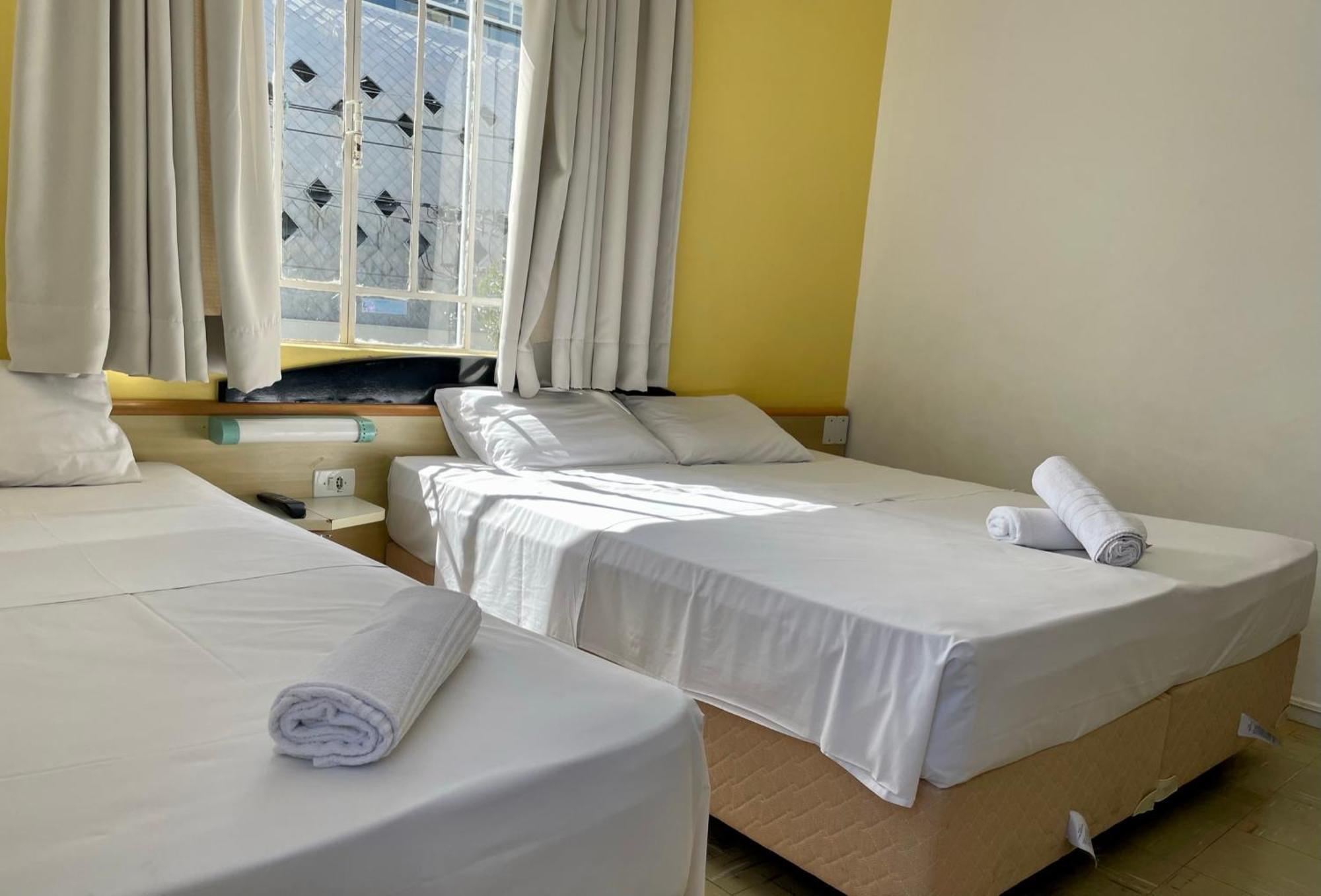 Hotel Blumenau Centro Curitiba Quarto foto
